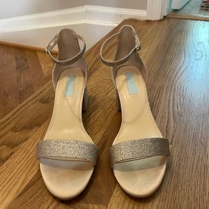 Betsy Johnson champagne sparkle heels. Size 9M.